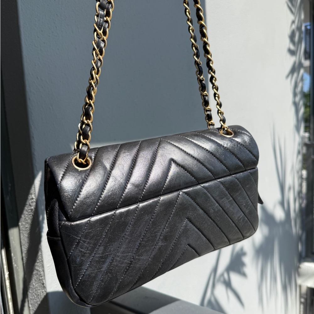 Chanel flap bag black and gold - Picture 10 of 12